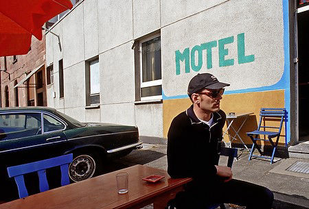 Installation+Fotografie "ONE ROOM MOTEL", aus Art-Photo-Serie, Koetter, Frankfurt