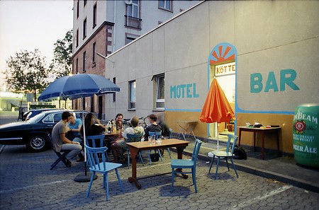 Installation+Fotografie "ONE ROOM MOTEL", aus Art-Photo-Serie, Koetter, Frankfurt