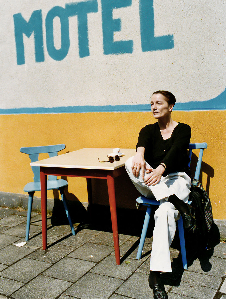 Installation+Fotografie "ONE ROOM MOTEL", aus Art-Photo-Serie, Koetter, Frankfurt